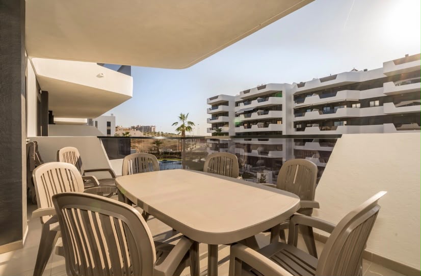 RESALE! Arenales: beautiful 2-bedroom apartment 450 m from the beach