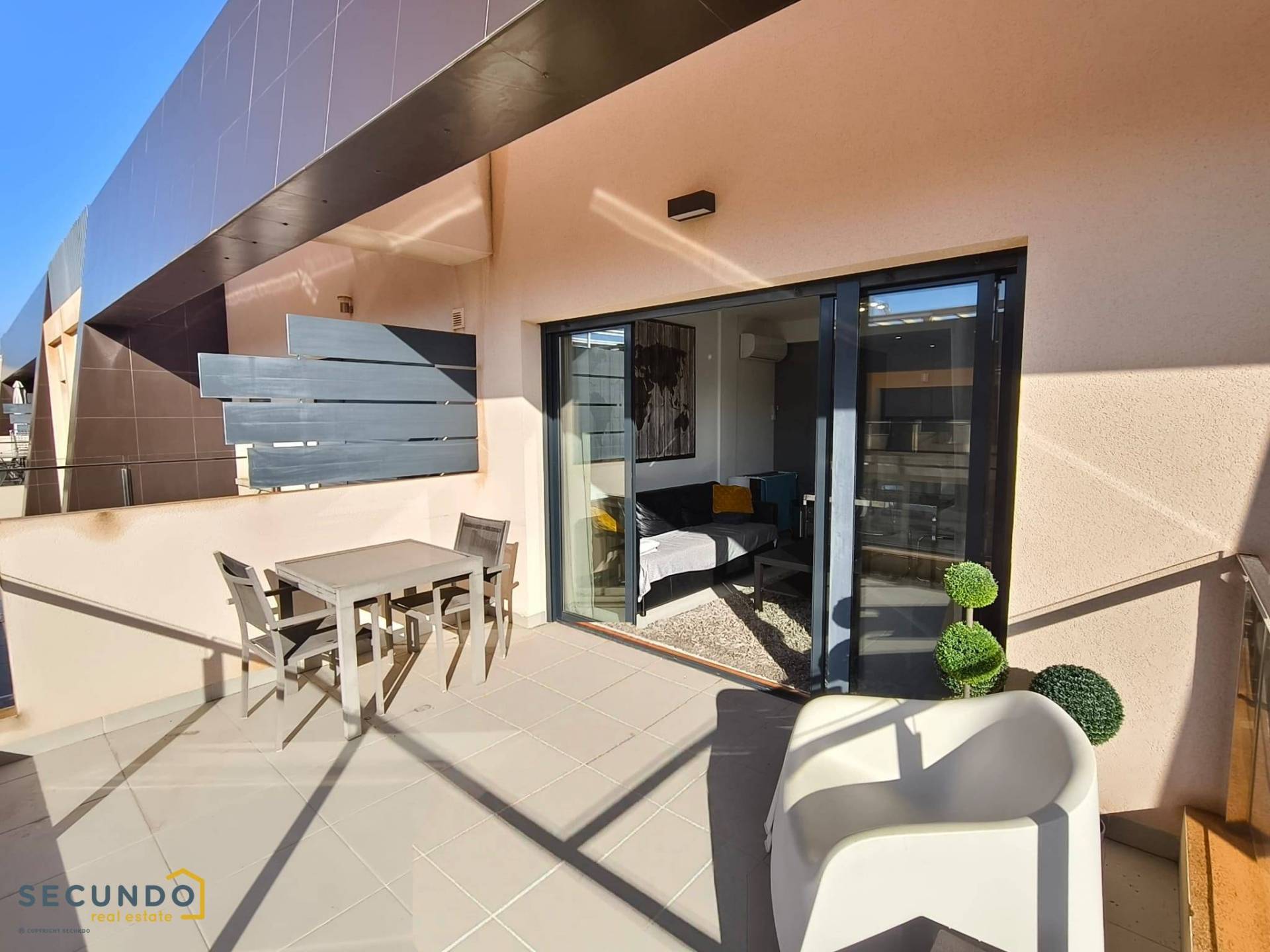 REVENTE ! Mil Palmeras: bel appartement 3 chambres avec solarium à 300 m de la mer