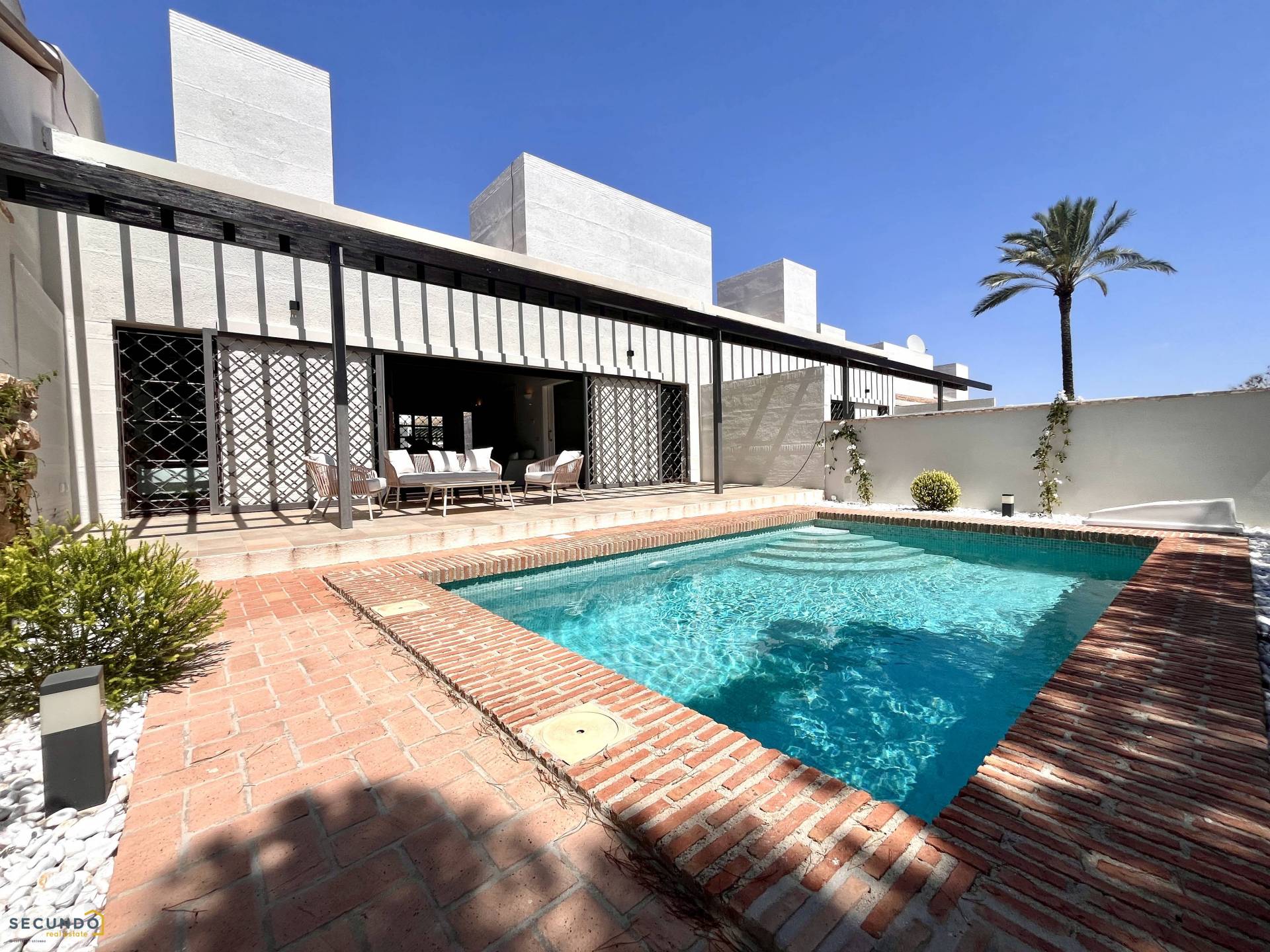 Sucina : élégantes maisons 2 chambres de plain-pied avec piscine privée