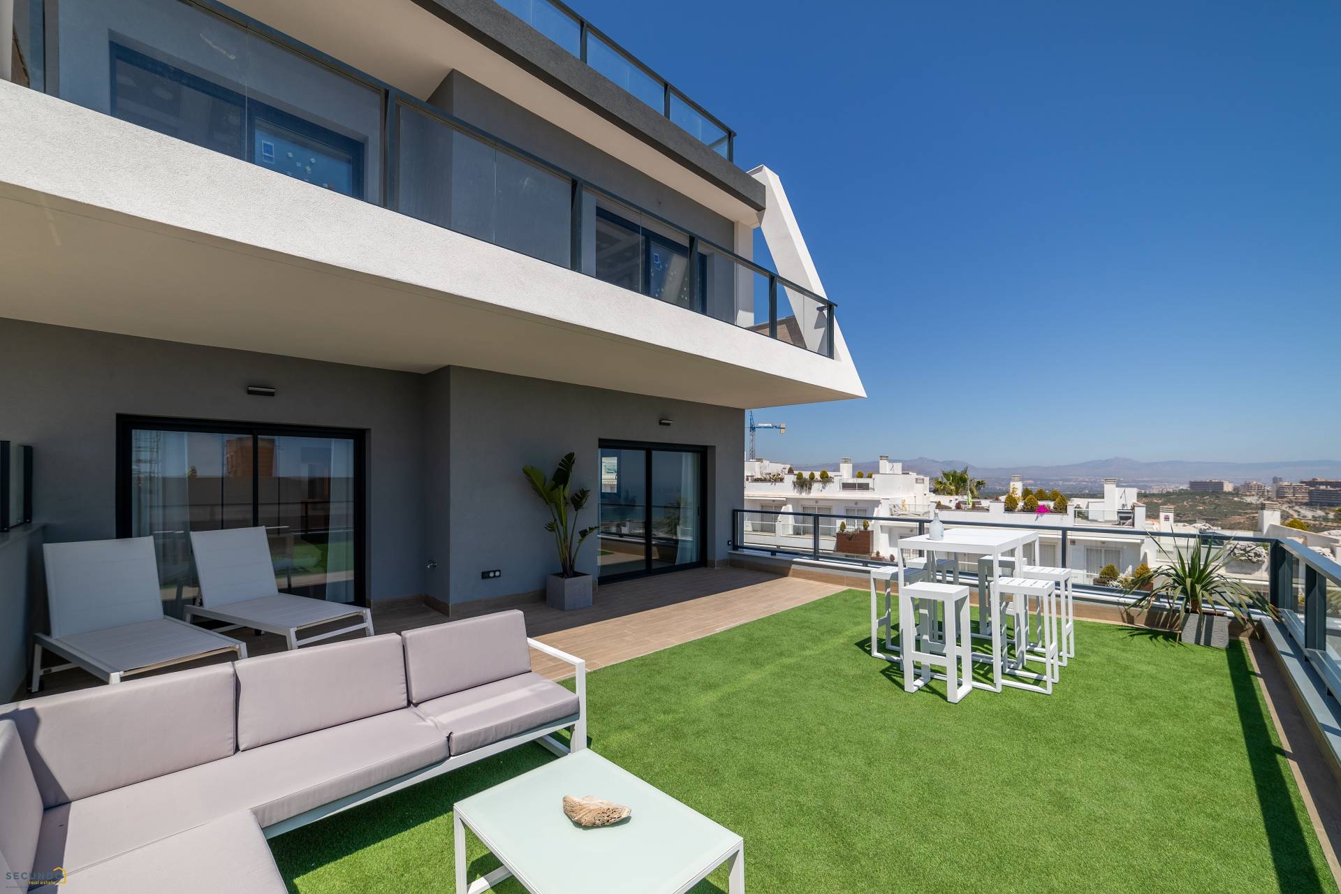Gran Alacant: fantastische appartementen met drie slaapkamers en uitzicht op zee